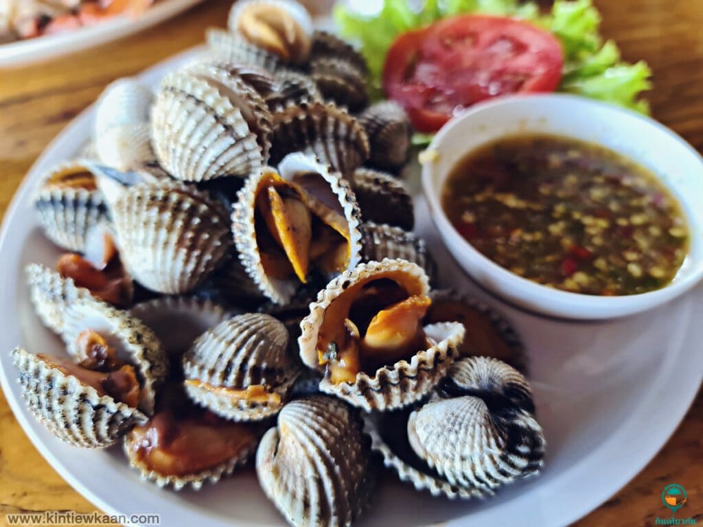 Kaomai Plamun Amphawa Seafood Restaurant